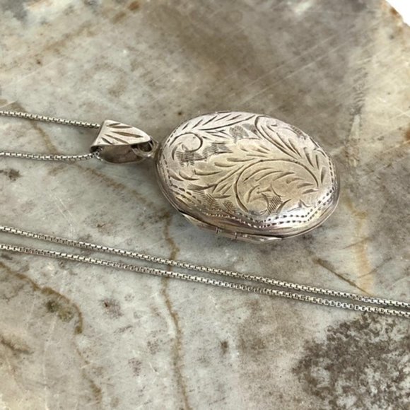 VTG Sterling Silver 925 Oval Etched Photo Locket Pendant Necklace 18" Box Chain - Picture 7 of 16